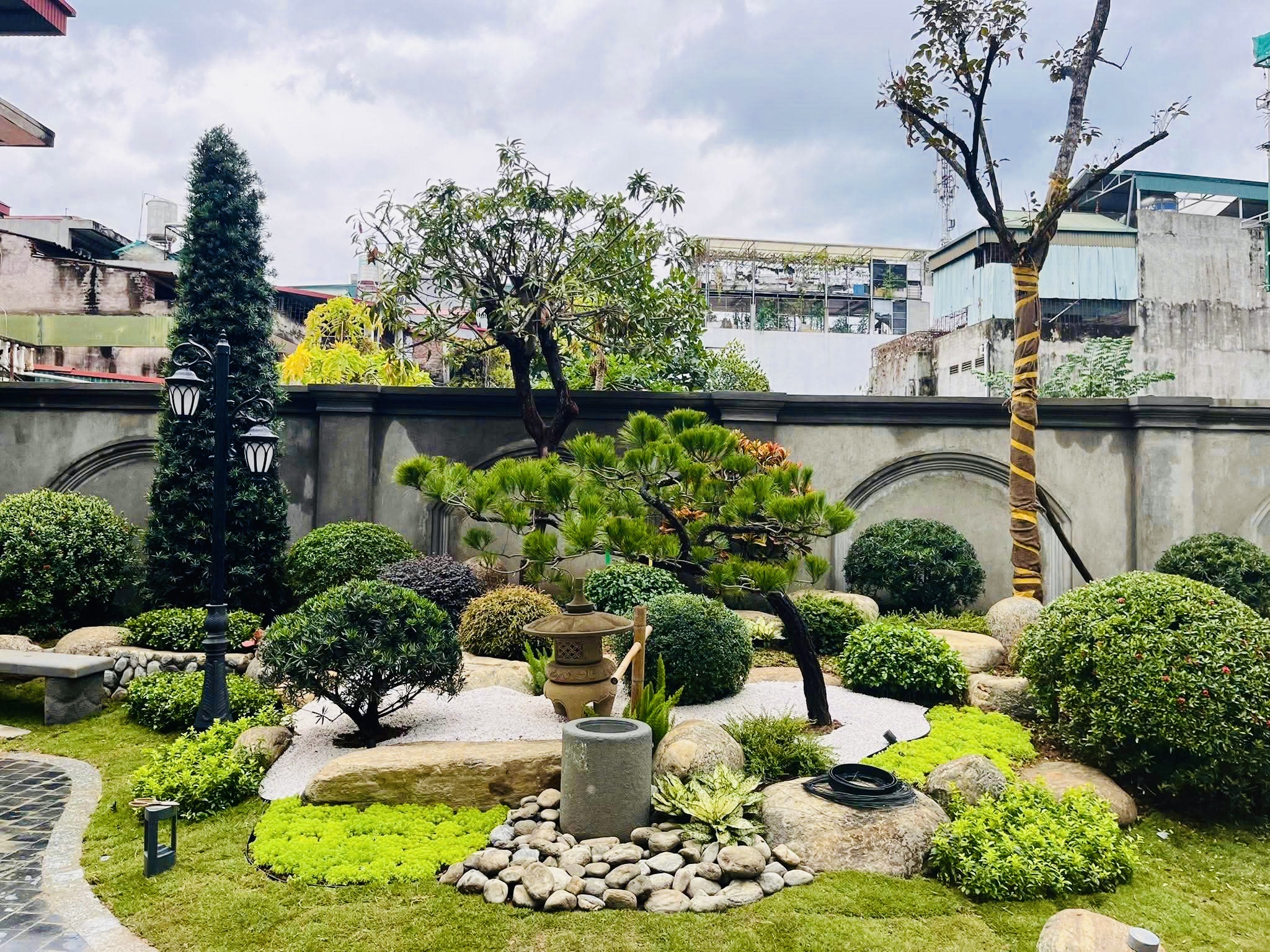 Sâb vườn biệt thự tại Hà Nội